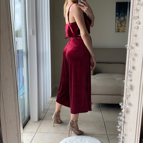 🆕 Velvet Ruffle Cropped Jumpsuit💋 - Picture 5 of 10